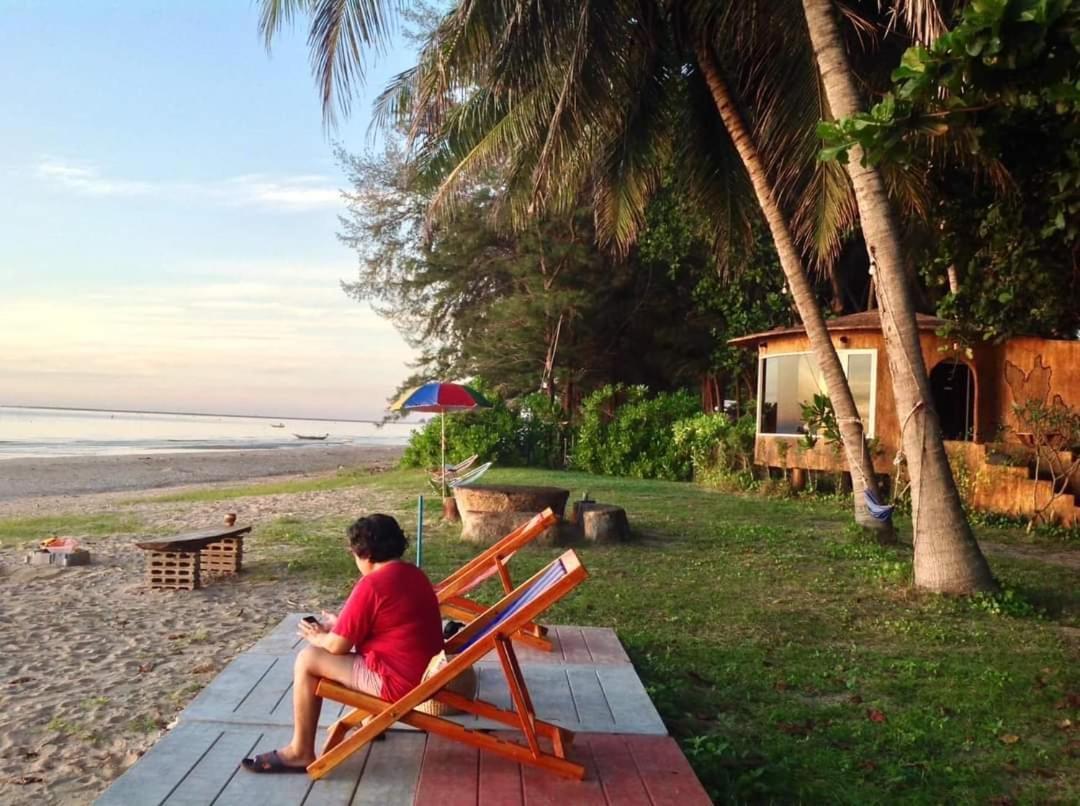 Hotel Ban Tawansongfa Lang Suan Exterior foto