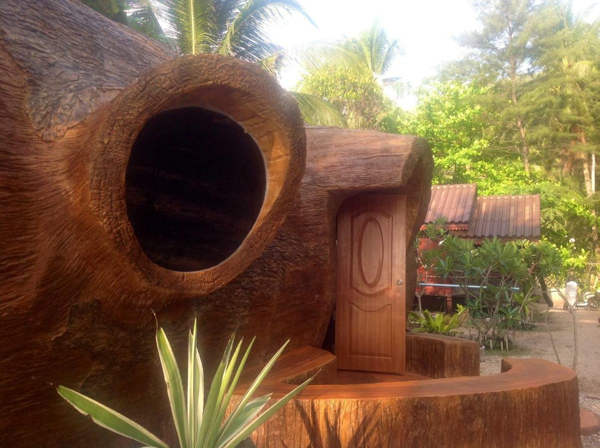 Hotel Ban Tawansongfa Lang Suan Exterior foto
